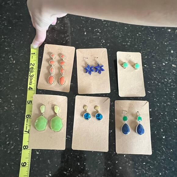 Six pairs of vibrant versatile acrylic and jewel dangle and post earrings - Picture 8 of 12